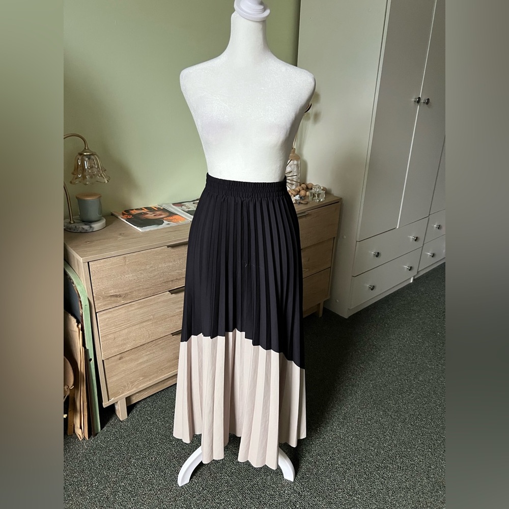 Black & Cream Asymmetrical Color-block Pleated Midi High-Waist Modest Skirt Sz M